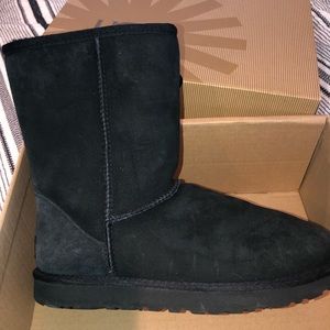 UGG shortcalf black boot